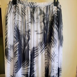 Worthington Elegant Black and White Pleated Skirt